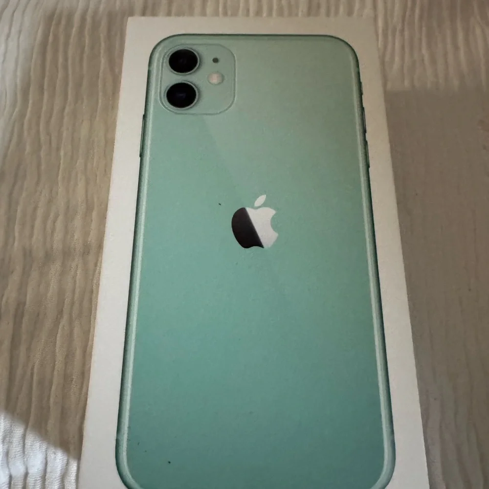 iPhone 11, Green, 128GB BOX ONLY